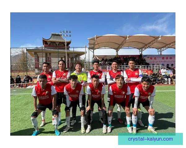 足球界再迎盛事：X球队荣膺年度最佳球队奖，实力备受关注